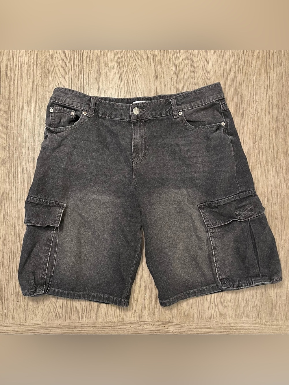 Refuge women’s jean shorts, size 9, black.